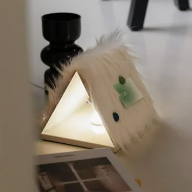 Fluffy Triangle Lamp