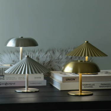 Floating Disc Table Lamp